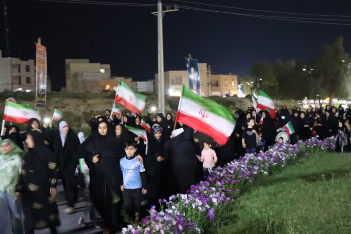 تصاویر/ راهپیمایی شبانه مردم عالیشهر در بیعت با رهبر انقلاب