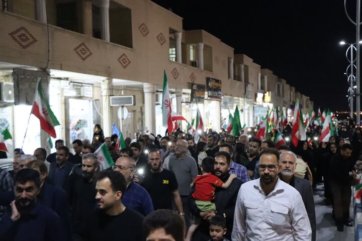 تصاویر/ راهپیمایی شبانه مردم عالیشهر در بیعت با رهبر انقلاب