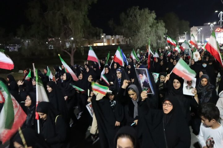 تصاویر/ راهپیمایی شبانه مردم عالیشهر در بیعت با رهبر انقلاب