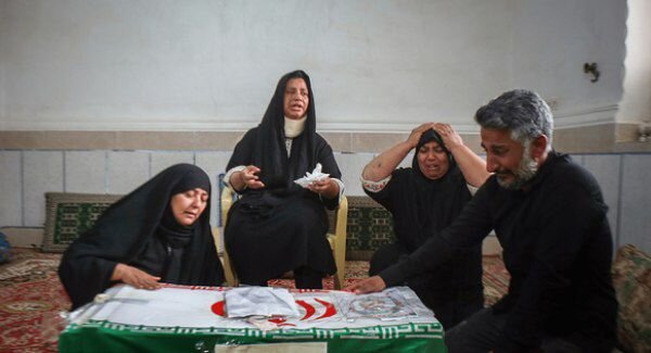 تصاویر/پیکر شهید سه‌ساله خوزستانی تشییع شد