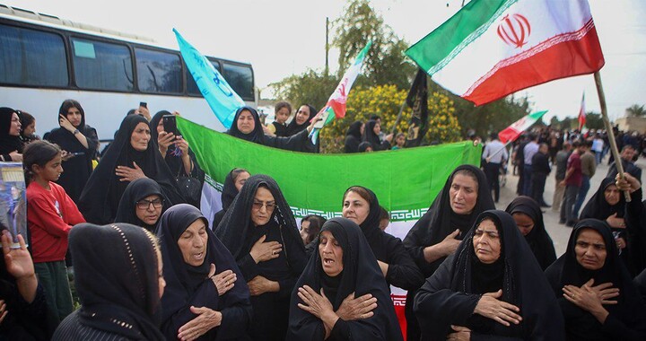 تصاویر/پیکر شهید سه‌ساله خوزستانی تشییع شد