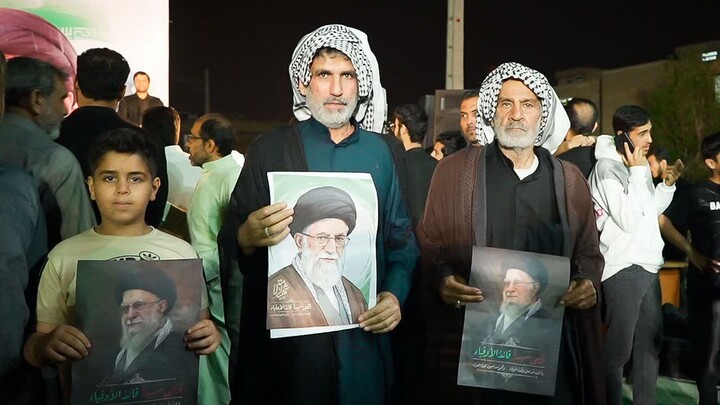 تصاویر/بیعت اهالی کوی رزمندگان اهواز با سومین رهبر انقلاب اسلامی ایران