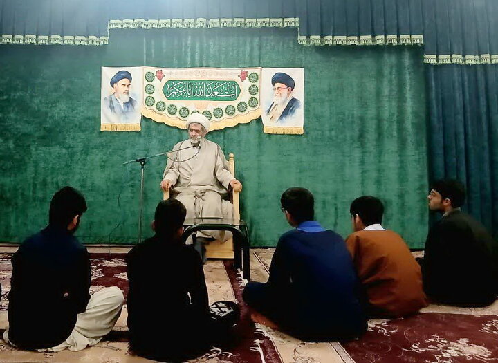 تصاویر/ نشست هیئت ابناءالحیدر طلاب مدرسه علمیه امیرالمؤمنین(ع) آران و بیدگل