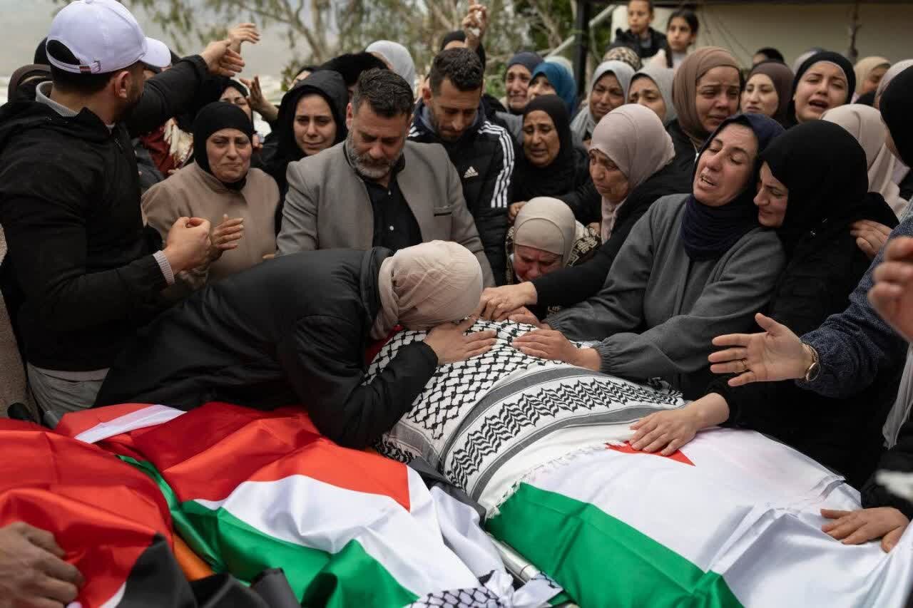 نگاهی بر همبستگی فلسطینی‌ها با ملت ایران که در رسانه‌ها نادیده گرفته شد؛ از نصب تصاویر رهبری بر چادرها تا لبیک یا مجتبی خامنه‌ای + تصاویر و ویدئو