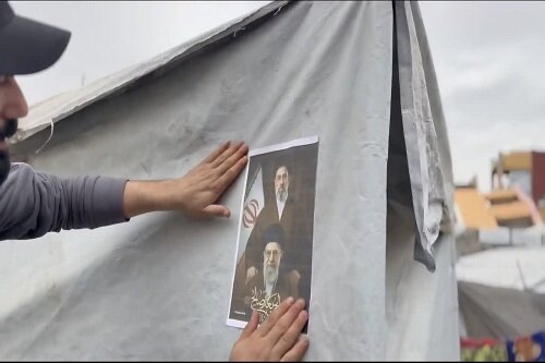 نگاهی بر همبستگی فلسطینی‌ها با ملت ایران که در رسانه‌ها نادیده گرفته شد؛ از نصب تصاویر رهبری بر چادرها تا لبیک یا مجتبی خامنه‌ای + تصاویر و ویدئو