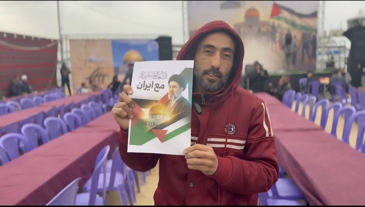 نگاهی بر همبستگی فلسطینی‌ها با ملت ایران که در رسانه‌ها نادیده گرفته شد؛ از نصب تصاویر رهبری بر چادرها تا لبیک یا مجتبی خامنه‌ای + تصاویر و ویدئو