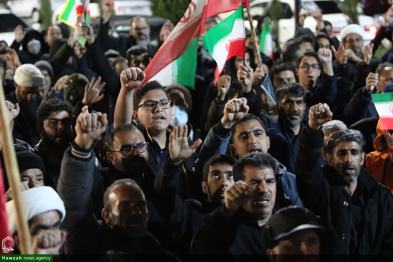 تصاویر/ اجتماع مردم شهرستان انار در زیر باران