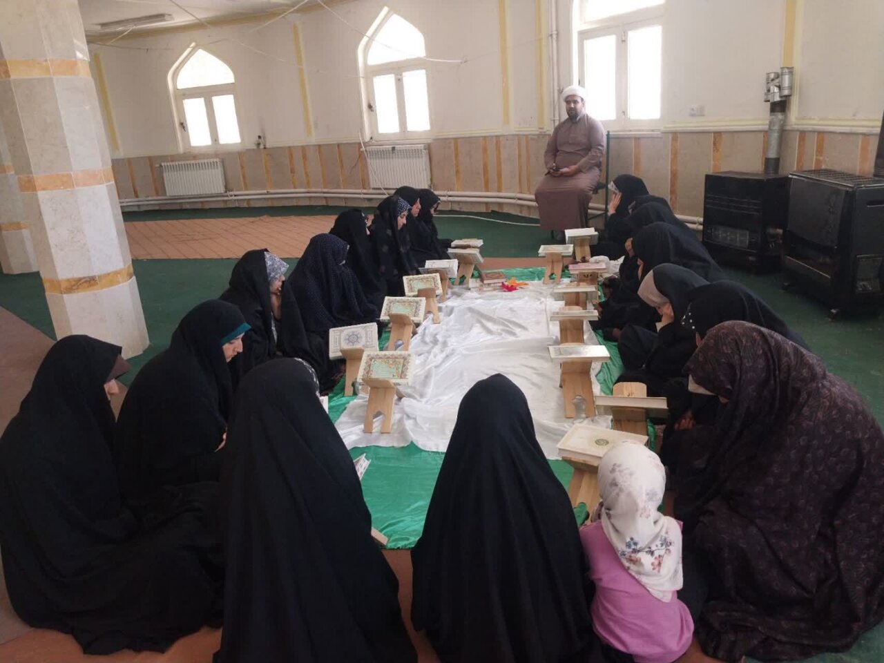 بانوان طلبه مدرسه علمیه ریحانه‌النبی(س) رفسنجان در صف مقدم جبهه جهاد رمضان+ تصاویر
