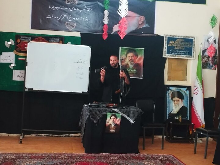 تصاویر/ کارگاه اسلحه شناسی بانوان طلبه مدارس علمیه استان کرمان در راستای آمادگی در شرایط جنگی