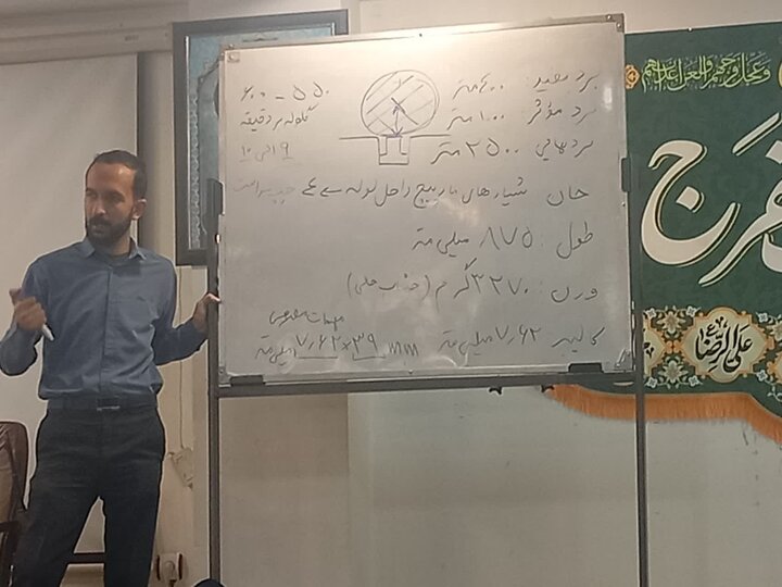تصاویر/ کارگاه اسلحه شناسی بانوان طلبه مدارس علمیه استان کرمان در راستای آمادگی در شرایط جنگی