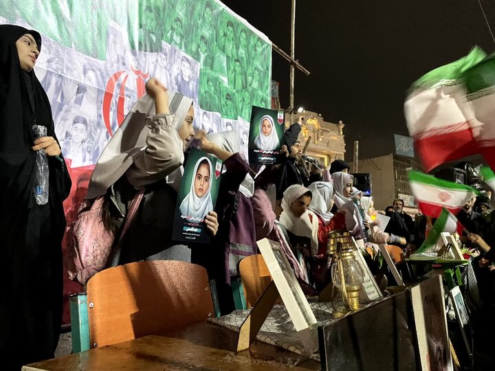 تصاویر؛ بیعت دختران دانش‌آموز ملارد با رهبر انقلاب