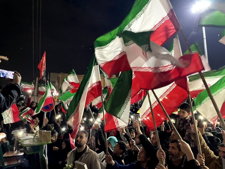 تصاویر؛ بیعت دختران دانش‌آموز ملارد با رهبر انقلاب