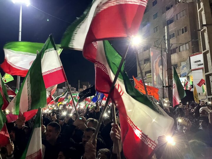 تصاویر؛ بیعت دختران دانش‌آموز ملارد با رهبر انقلاب