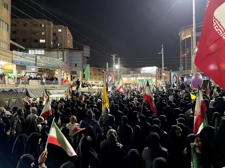 تصاویر؛ بیعت دختران دانش‌آموز ملارد با رهبر انقلاب