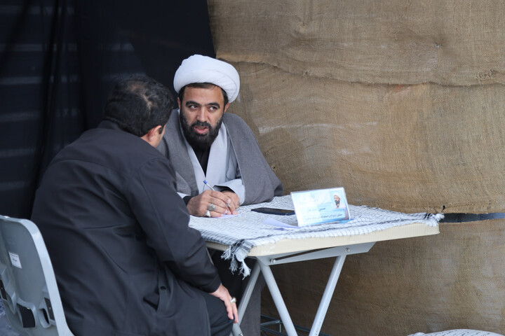 تصاویر / بازدید نماینده ولی فقیه در استان همدان از غرفه‌های طلاب همدانی در میدان امام خمینی(ره)