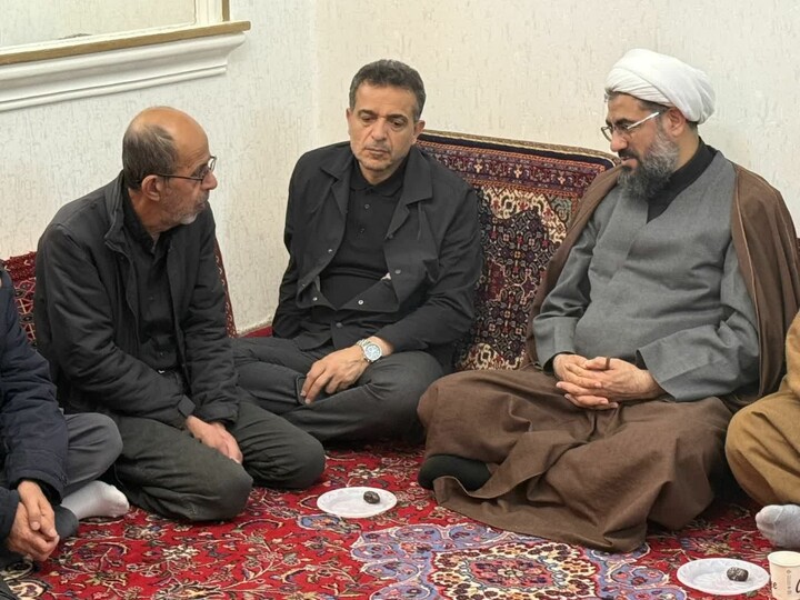 تصاویر / حضور مسئولان استان همدان در منزل شهدای جنگ رمضان