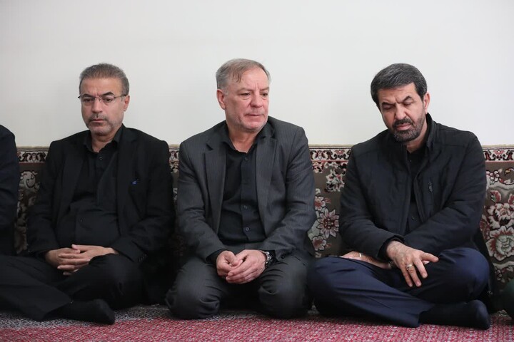 تصاویر / حضور مسئولان استان همدان در منزل شهدای جنگ رمضان