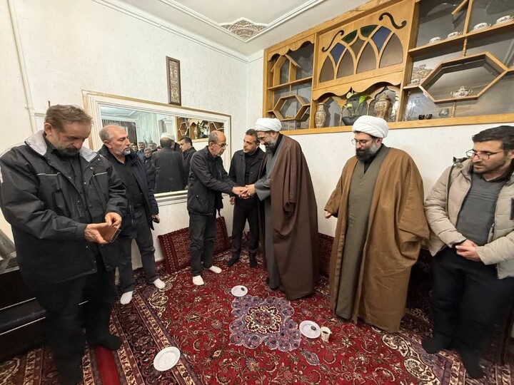 تصاویر / حضور مسئولان استان همدان در منزل شهدای جنگ رمضان