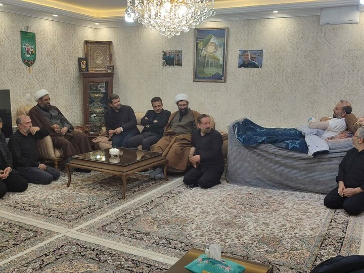 تصاویر / حضور مسئولان استان همدان در منزل شهدای جنگ رمضان