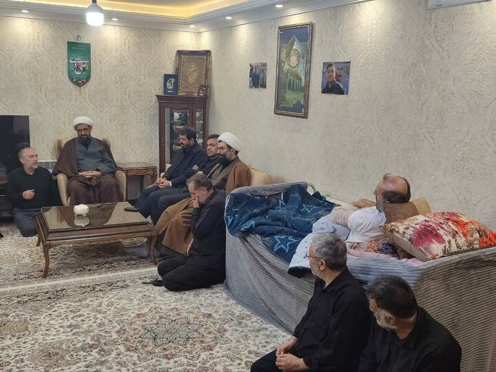 تصاویر / حضور مسئولان استان همدان در منزل شهدای جنگ رمضان