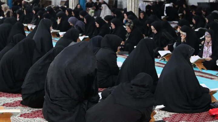 تصاویر/ جمع خوانی قرآن کریم در بیست و ششمین روز از ماه رمضان در شاهین دژ