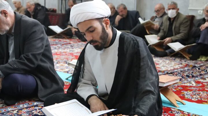 تصاویر/ جمع خوانی قرآن کریم در بیست و ششمین روز از ماه رمضان در شاهین دژ