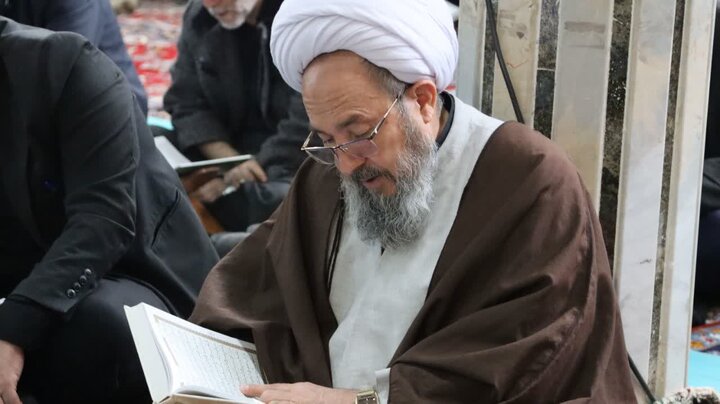 تصاویر/ جمع خوانی قرآن کریم در بیست و ششمین روز از ماه رمضان در شاهین دژ