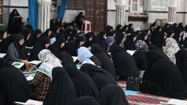 تصاویر/ جمع خوانی قرآن کریم در بیست و ششمین روز از ماه رمضان در شاهین دژ