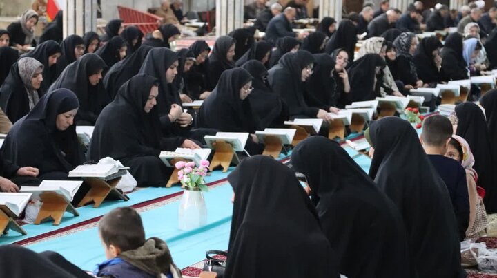 تصاویر/ جمع خوانی قرآن کریم در بیست و ششمین روز از ماه رمضان در شاهین دژ