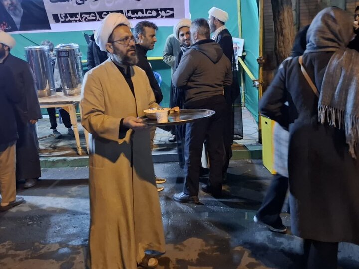 تصاویر/ فعالیت موکب جهادی روحانیون و طلاب مدازس علمیه آران وبیدگل