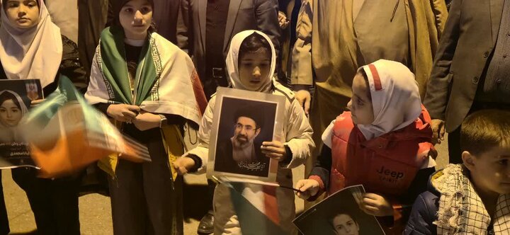 تصاویر/ تجمع دانش آموزان و فرهنگیان پلدشت در حمایت از نظام اسلامی