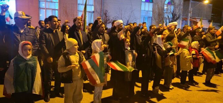 تصاویر/ تجمع دانش آموزان و فرهنگیان پلدشت در حمایت از نظام اسلامی