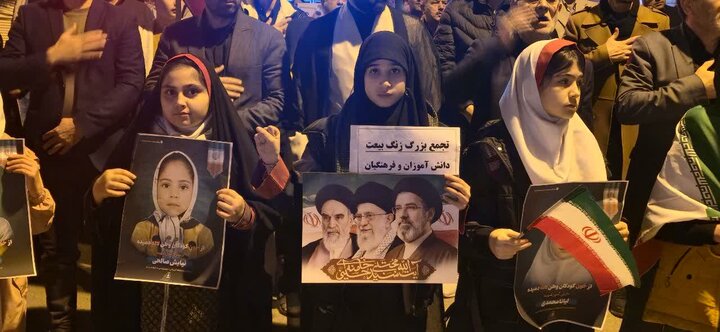 تصاویر/ تجمع دانش آموزان و فرهنگیان پلدشت در حمایت از نظام اسلامی