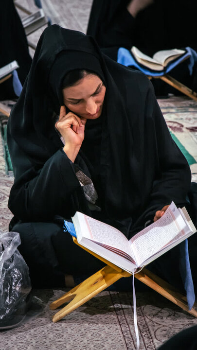 تصاویر/شب بیست و ششم آیین جزء خوانی قرآن کریم به روش حفظ خوانی در نجف ایران