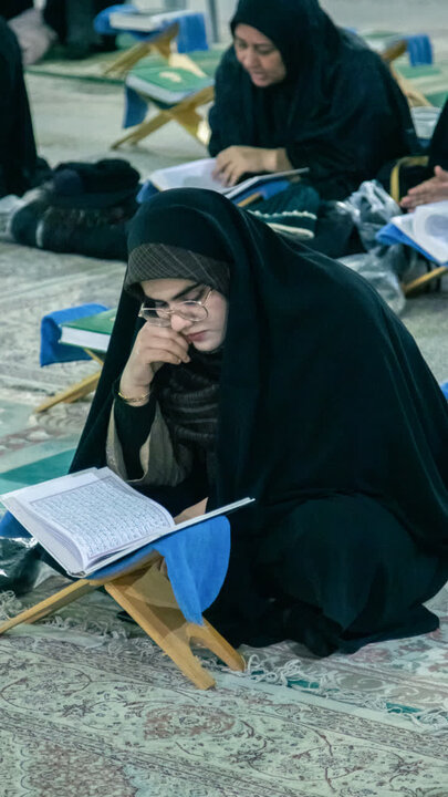 تصاویر/شب بیست و ششم آیین جزء خوانی قرآن کریم به روش حفظ خوانی در نجف ایران