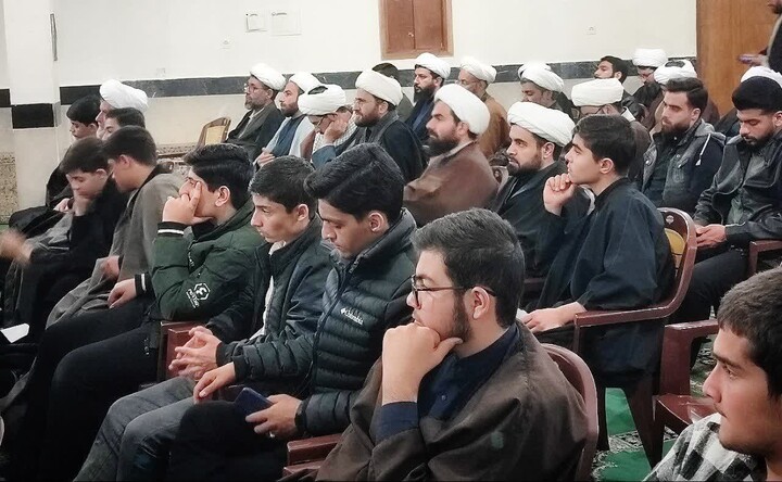 تصاویر / بیعت روحانیون و علما تویسرکانی با رهبر انقلاب اسلامی