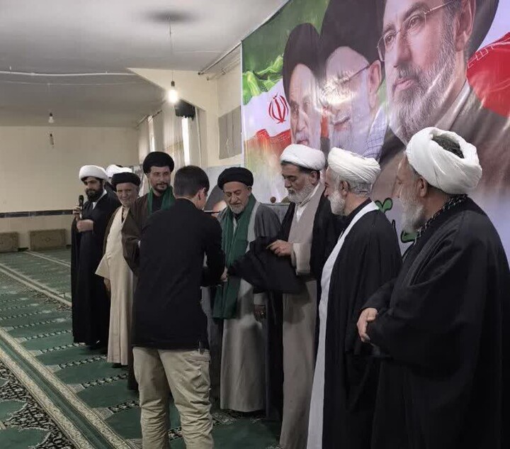 تصاویر / بیعت روحانیون و علما تویسرکانی با رهبر انقلاب اسلامی