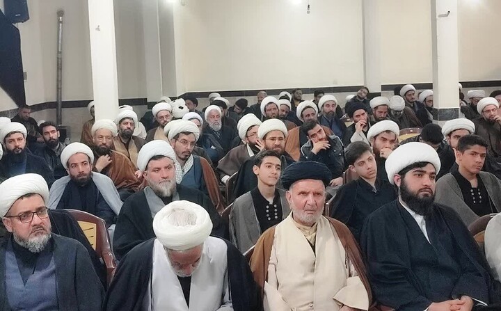 تصاویر / بیعت روحانیون و علما تویسرکانی با رهبر انقلاب اسلامی