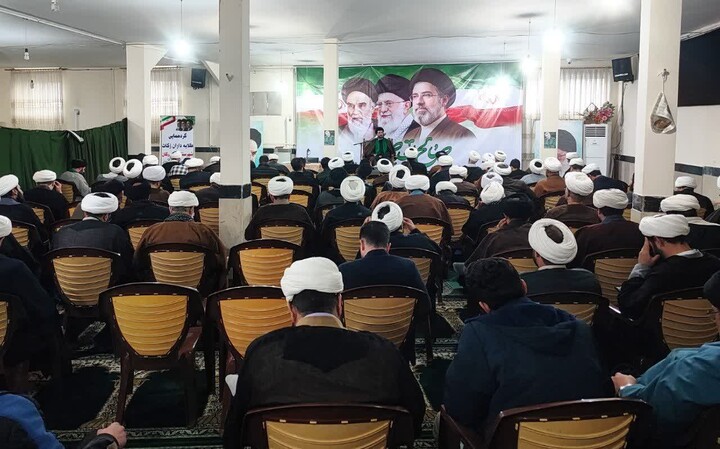 تصاویر / بیعت روحانیون و علما تویسرکانی با رهبر انقلاب اسلامی