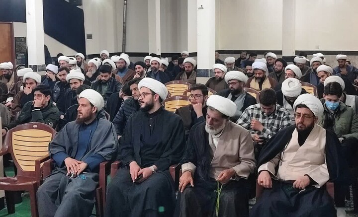 تصاویر / بیعت روحانیون و علما تویسرکانی با رهبر انقلاب اسلامی