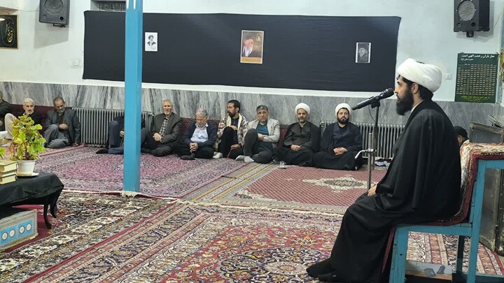 تصاویر / برگزاری محفل قرآنی ماه مبارک رمضان به همت مدیر و طلاب مدرسه علمیه شیخ علیخان زنگنه تویسرکان