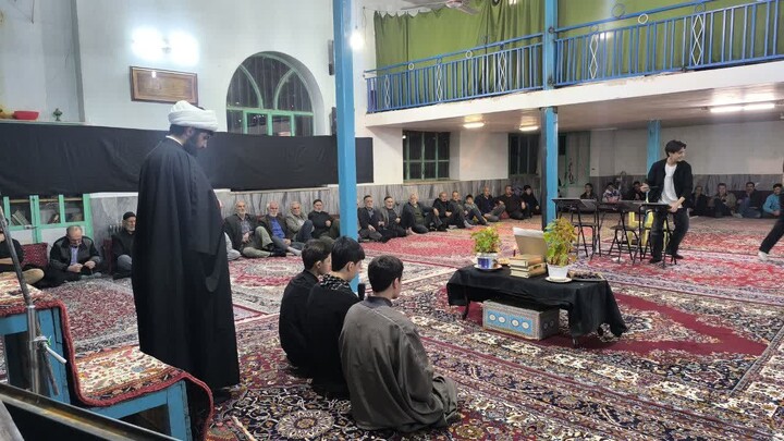 تصاویر / برگزاری محفل قرآنی ماه مبارک رمضان به همت مدیر و طلاب مدرسه علمیه شیخ علیخان زنگنه تویسرکان