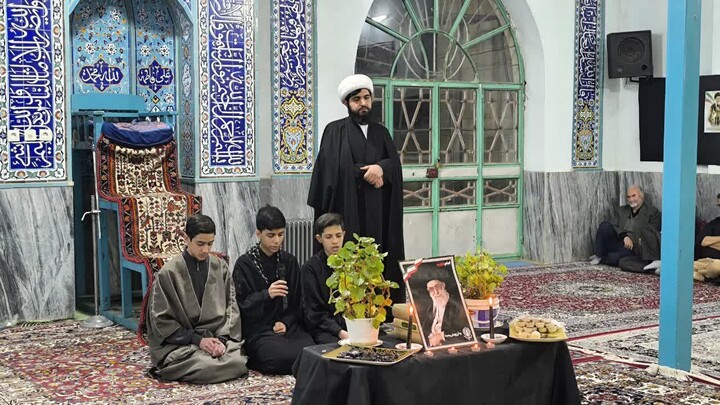 تصاویر / برگزاری محفل قرآنی ماه مبارک رمضان به همت مدیر و طلاب مدرسه علمیه شیخ علیخان زنگنه تویسرکان