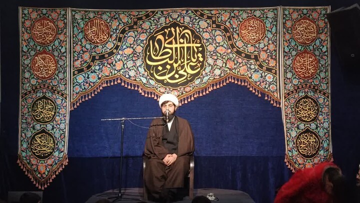 تصاویر / برگزاری محفل قرآنی ماه مبارک رمضان به همت مدیر و طلاب مدرسه علمیه شیخ علیخان زنگنه تویسرکان