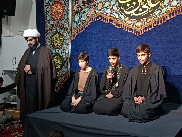 تصاویر / برگزاری محفل قرآنی ماه مبارک رمضان به همت مدیر و طلاب مدرسه علمیه شیخ علیخان زنگنه تویسرکان