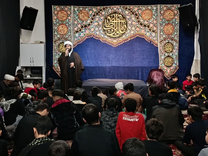 تصاویر / برگزاری محفل قرآنی ماه مبارک رمضان به همت مدیر و طلاب مدرسه علمیه شیخ علیخان زنگنه تویسرکان