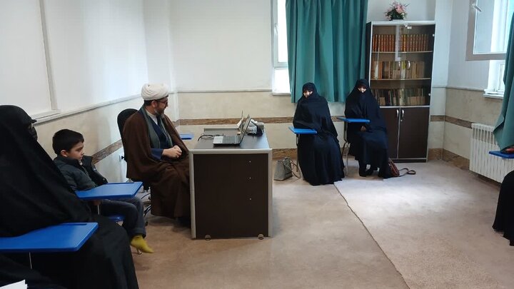 تصاویر/ برگزاری جلسه شورای علمی پژوهشی حوزه علمیه خواهران آذربایجان غربی