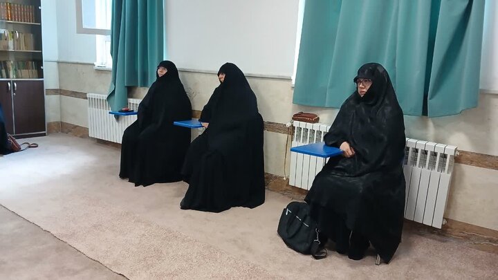 تصاویر/ برگزاری جلسه شورای علمی پژوهشی حوزه علمیه خواهران آذربایجان غربی