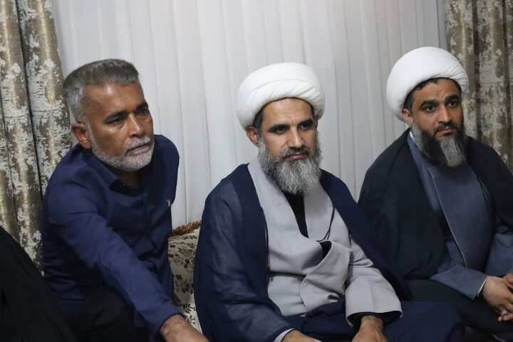 تصاویر/ دیدار مدیر حوزه علمیه استان هرمزگان با خانواده های شهدای دانش آموز شهرستان میناب