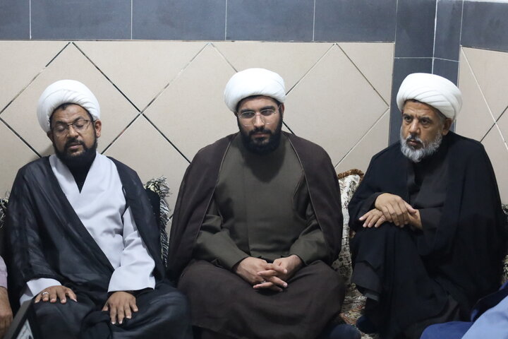 تصاویر/ دیدار مدیر حوزه علمیه استان هرمزگان با خانواده های شهدای دانش آموز شهرستان میناب